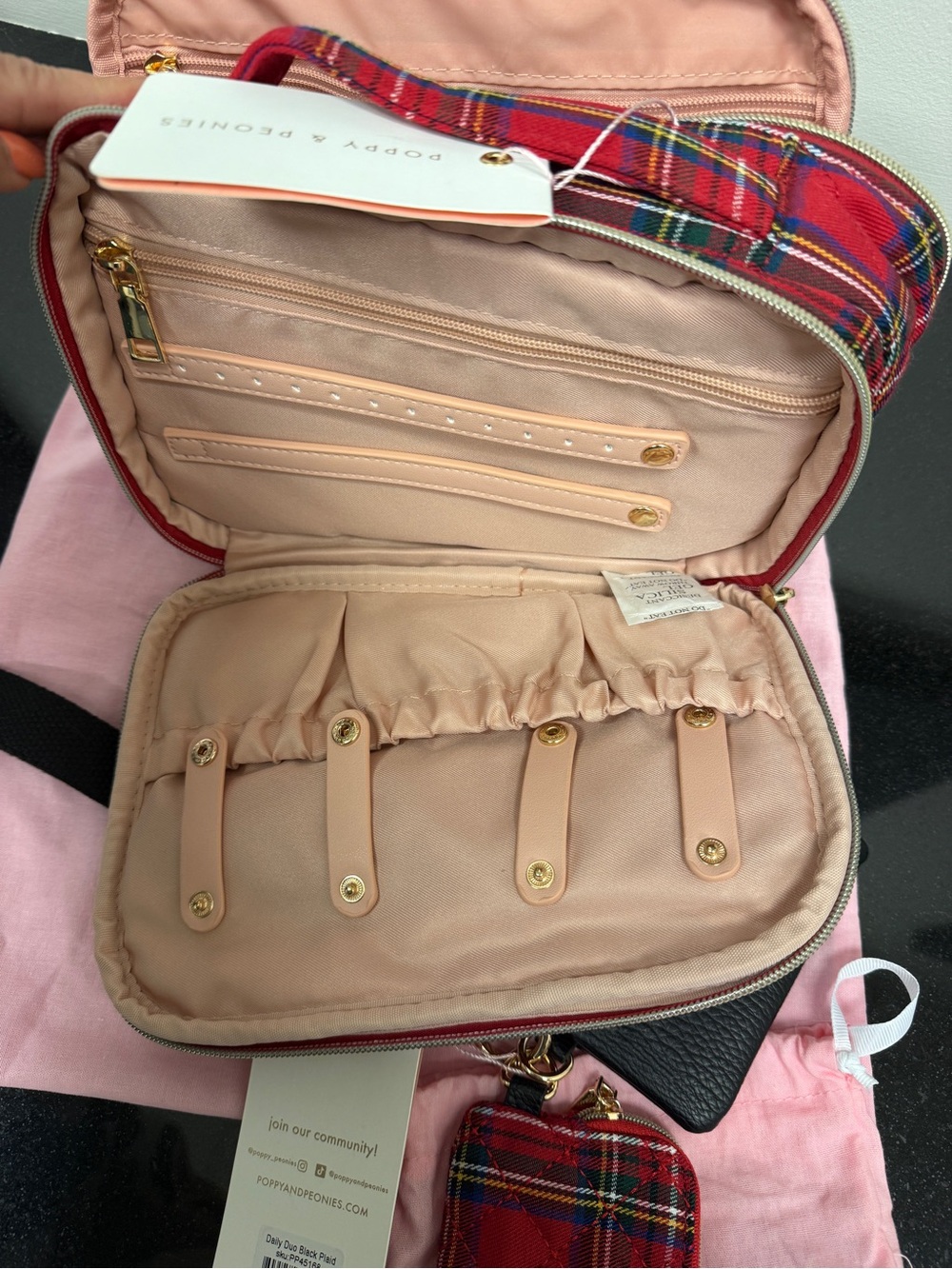 NWT ❤️🏴 - Poppy & Peonies Red Plaid Cosmetic Case + Daily Duo Wristlet Set - Picture 9 of 12